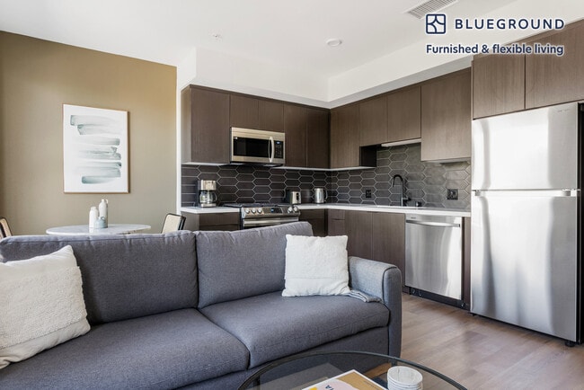 Photo - 5620 De Longpre Ave Unit FL3-ID1112