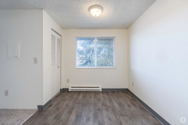 2BR, 1BA - 750SF Dining Room
