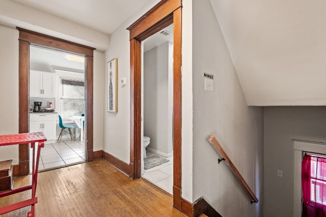 Photo - 2016 Edgeland Ave Unit 3