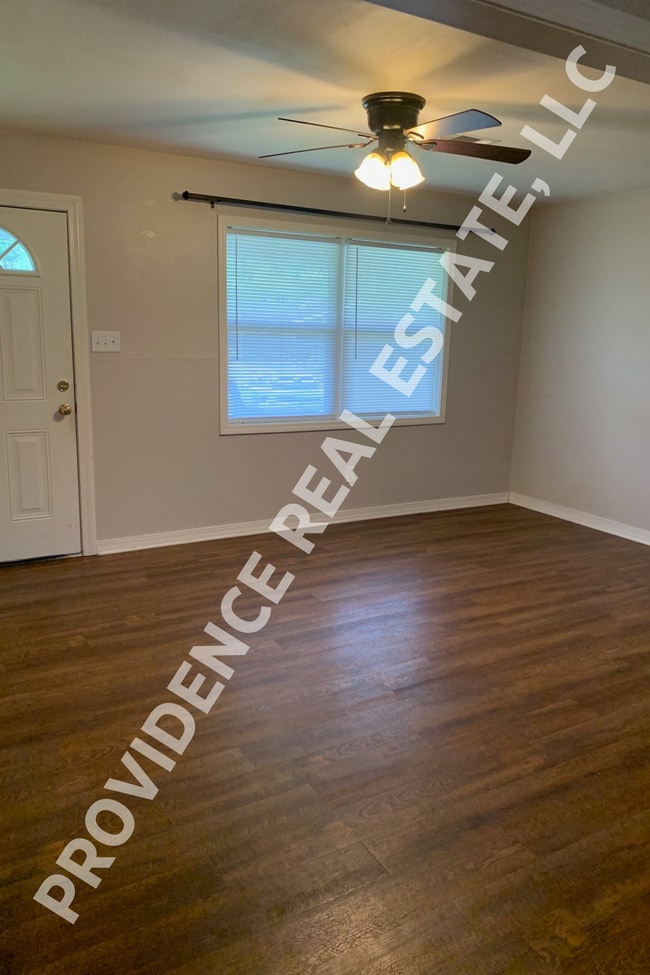 Photo - 114 E Hilly Ave