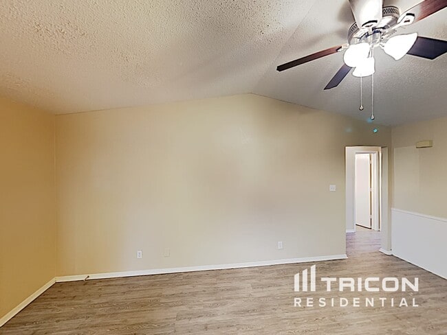 Photo - 820 Oak Grove Ln