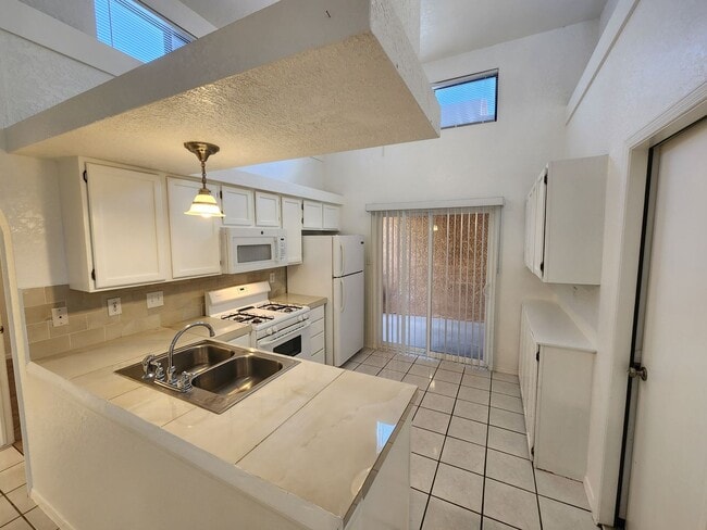 Photo - 2082 Pinecone Way
