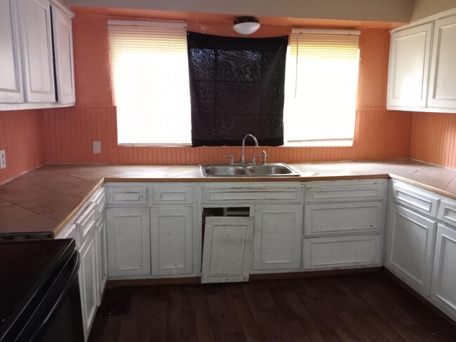 Photo - 304 Lawrence Rd