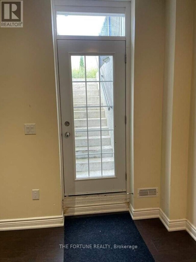 Photo - 118 Leadership Dr