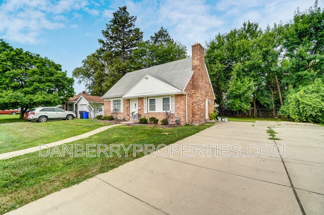 Photo - 1115 Secor Rd