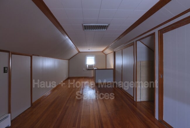 Building Photo - 544 James St Rental