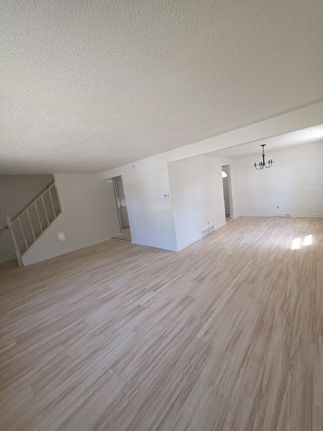 Photo - 130 Fairgreen Dr