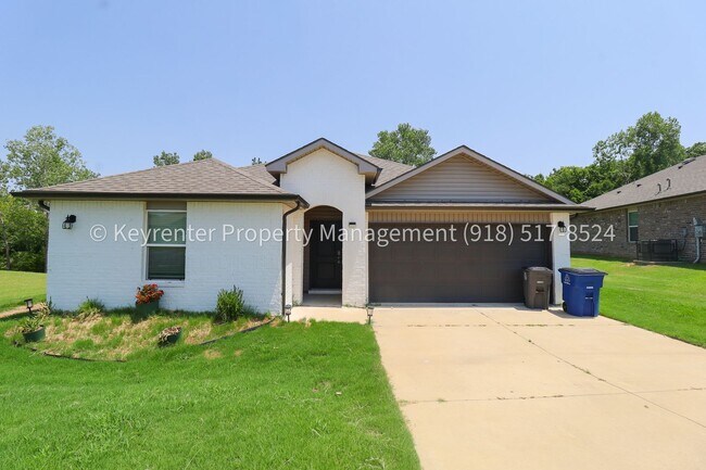 Building Photo - Beautifully Updated 4Bed/2Bath Home, Backs Up to Greenbelt!
