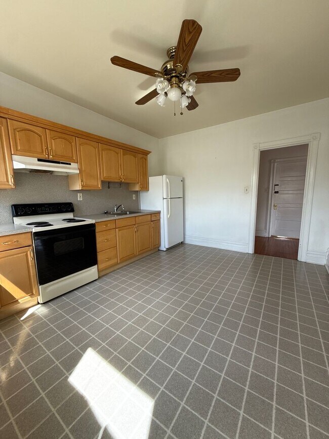 Photo - 316 W Broad St Unit 1
