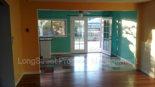 Photo - 2872 SE Linda St