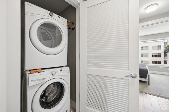 1BR, 1BA - 818SF - In-unit Laundry