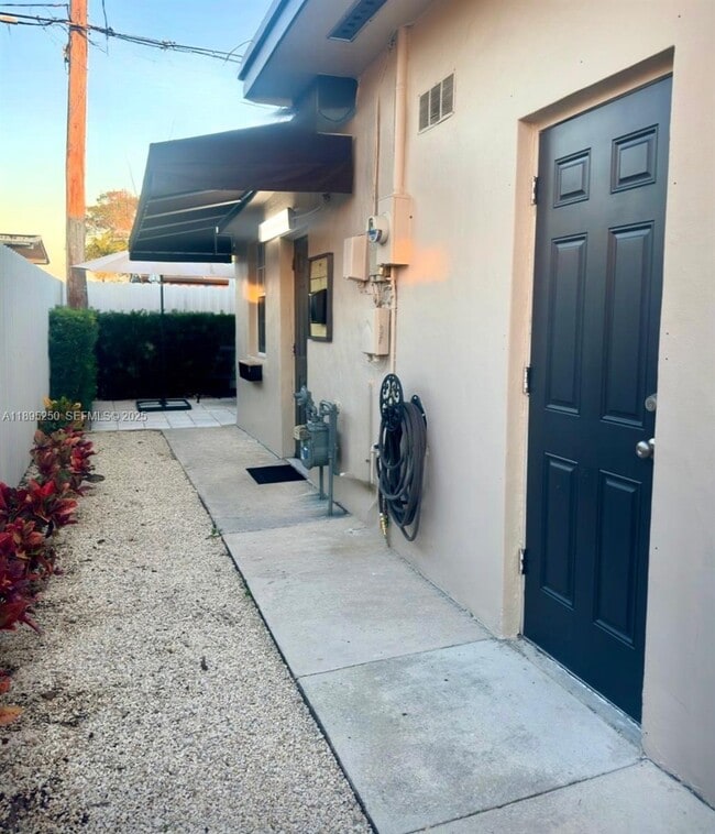 Building Photo - 11611 NW 57th Ct Unit 1