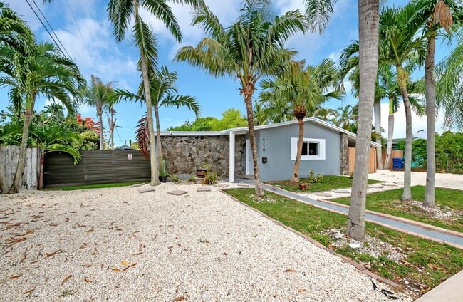 Building Photo - 9720 SW 161st St Unit A