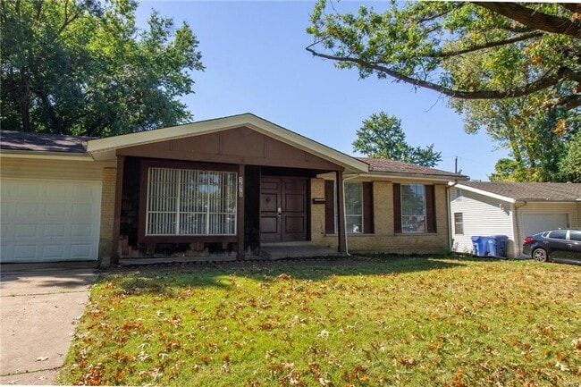 Building Photo - Spacious 3 bedroom 1.5 bath ranch