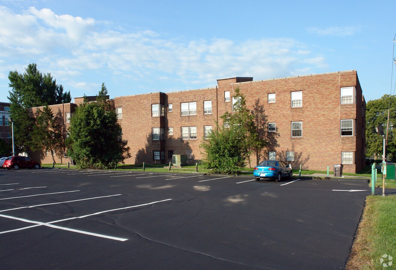 Photo - Commodore Apartments