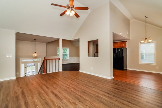 Photo - 64 Hamil Ct NW