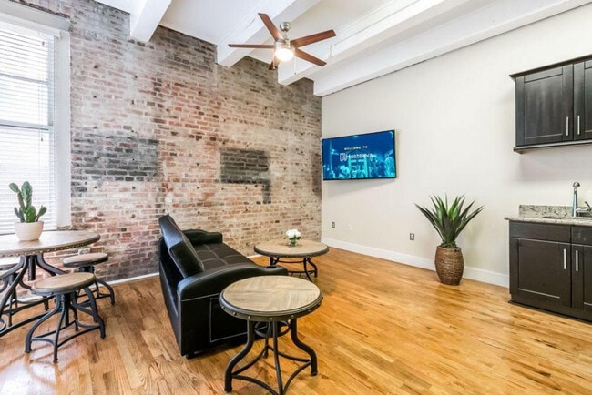 Building Photo - 201 Magazine St Rental