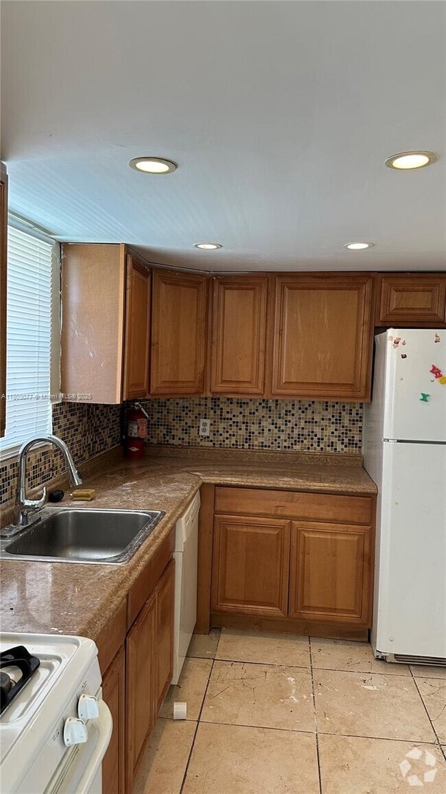 Building Photo - 2175 NE 170th St Unit 301 Rental