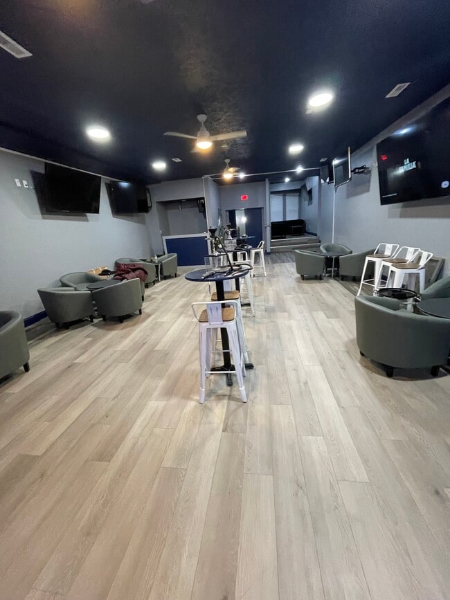 Building Photo - 3143 Brighton Rd