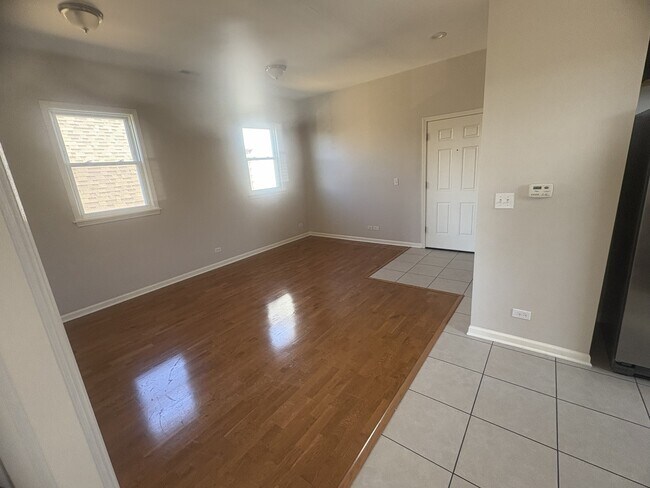 Photo - 2733 N Marmora Ave Unit 2w