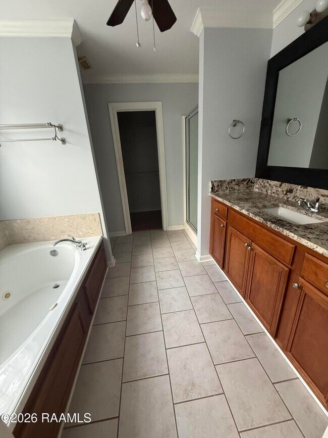 Photo - 1007 Southlake Cir