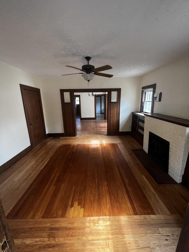 Photo - 302 S Green St