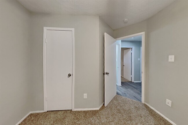 Photo - 26 Pinewood Forest Ct