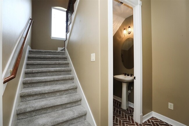 Building Photo - 13810 Nathan Ridge Ln