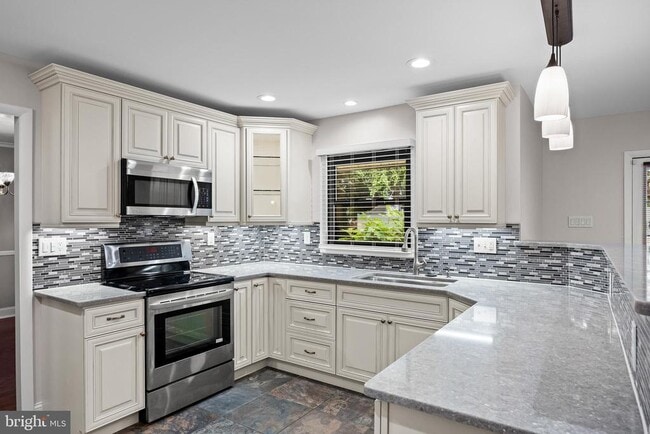 Photo - 10 Traynor Ln