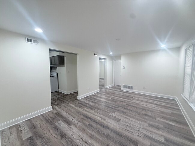 Photo - 11137 S Emerald Ave Unidad 2N