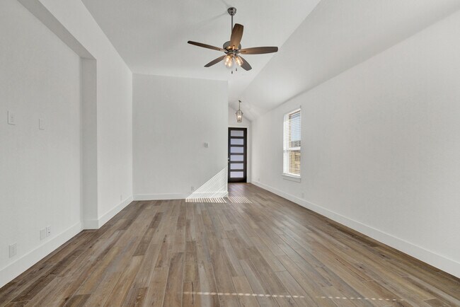 Photo - 1033 Easy Gruene