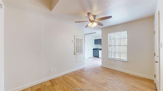 Photo - 725 Peppertree Dr Unit 13
