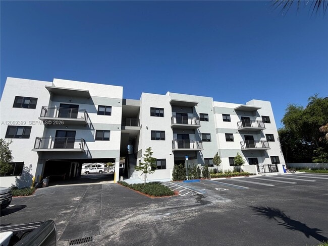 Building Photo - 2641 NW 24th Ct Unit 203