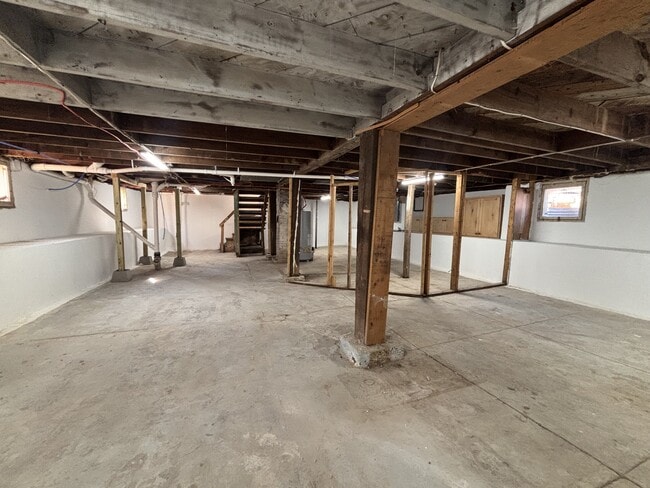 1004 E Delmar St