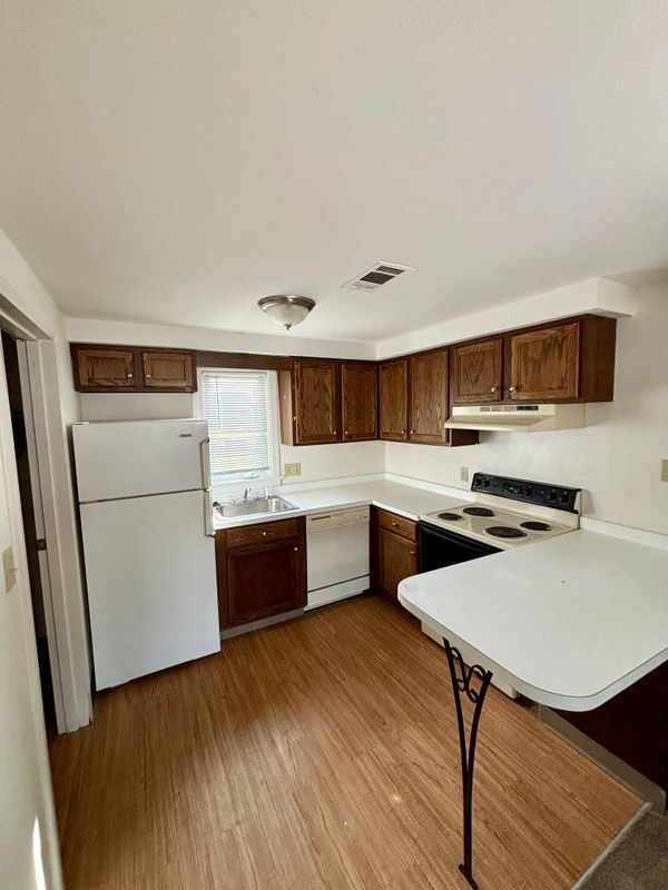 Building Photo - 9 Concord Ct