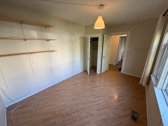 Photo - 249 Victoria Rd