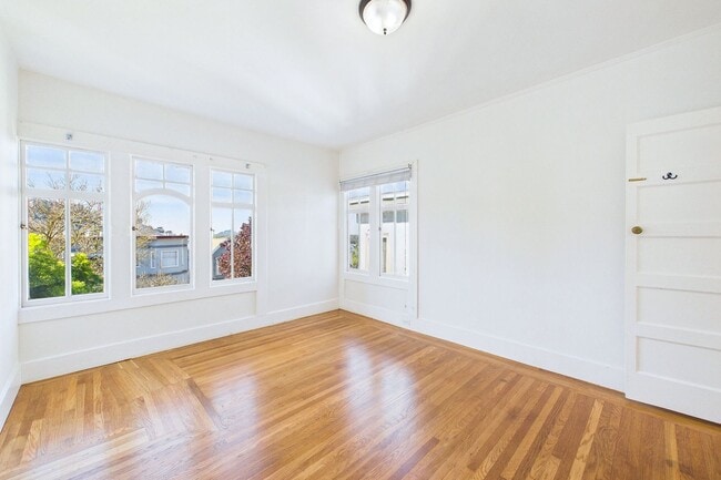 Photo - 924 Clayton St