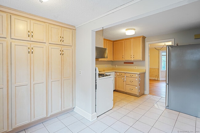 Photo - 35 Lakewood Cir N
