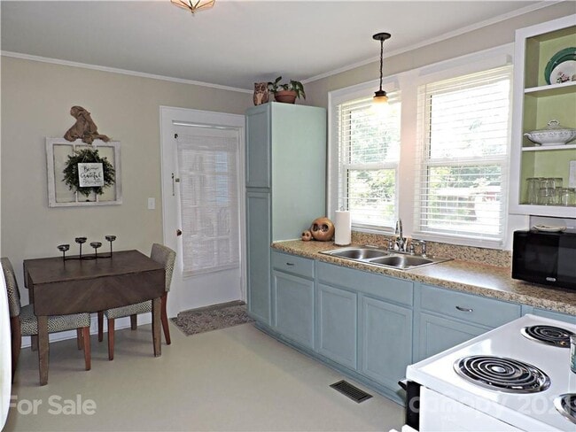 Photo - Charming Home for Rent in Newton, North Carolina!