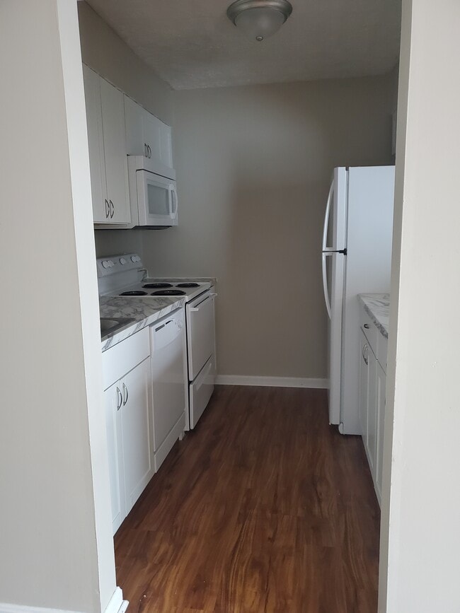 Christopher Square Apartments NEW MANAGEMENT! Radcliff, KY