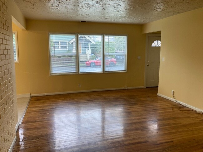 Photo - Charming Bungalow in Roselawn – Available ...