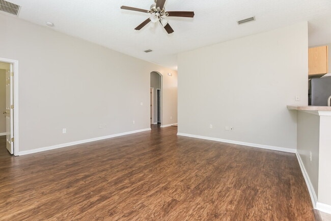 Photo - 667 Bonaparte Dr