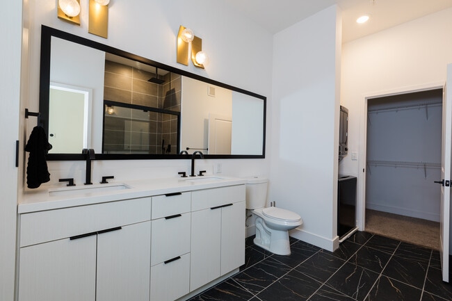 MCKENZIE 1 BR | 1 BA - Bathroom