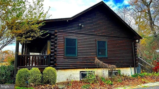 Photo - 18304 Hawkins Rd