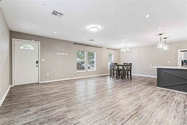 Photo - 802 SE 50th St