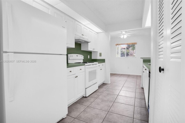 Photo - 900 SW 142nd Ave Unidad 115L