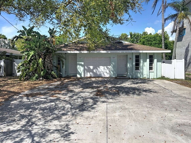 Building Photo - 10597 101st Ave