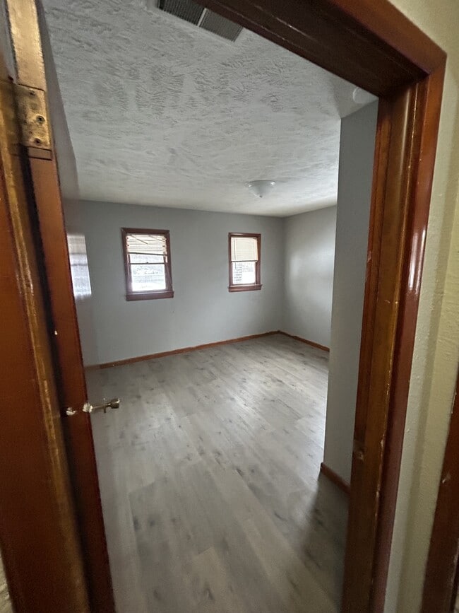 Photo - 3203 McGuffey Rd