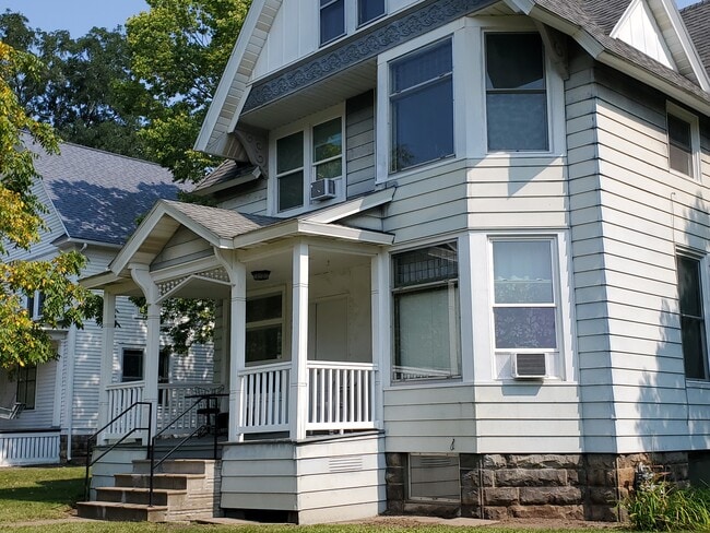 Photo - 1425 State St Unit upstairs