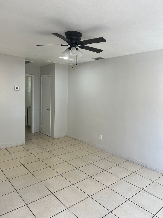 Fotografía del edificio - 7101 Dartmouth Ave N Unidad 4